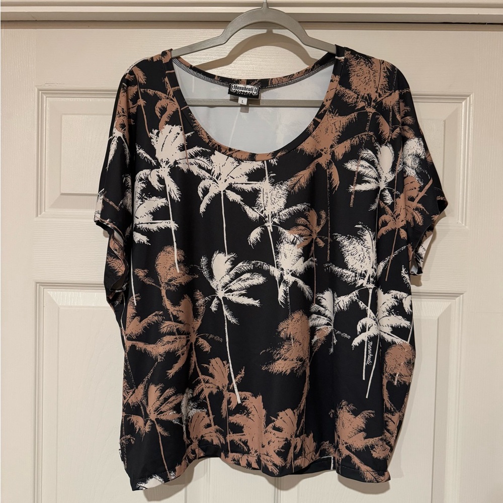 Manuhealii blouse with palm tree design